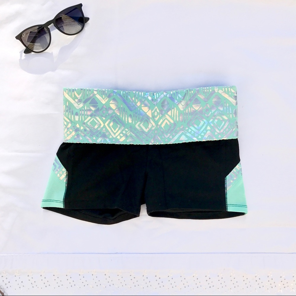 NWT VS PINK Yoga Shortie Shorts XS Mint and Black